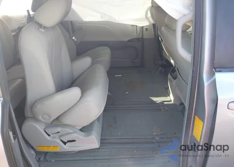 2011 Toyota Sienna Le V6 z USA, uszkodzony, nr VIN 5TDKK3DC0BS064967